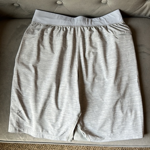 Lululemon Grey Shorts Grey Large - Picture 2 of 3